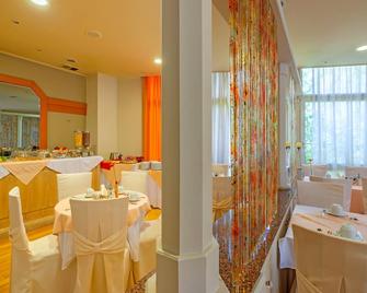 Park Hotel - Agía Paraskeví - Restaurant