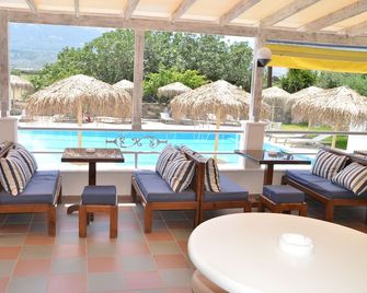 Blue Nest Hotel - Tigaki - Bazén