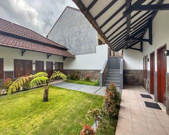 Bawangan Express - Putus - Edificio
