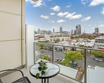 Hume Serviced Apartments - Adelaida - Balcón