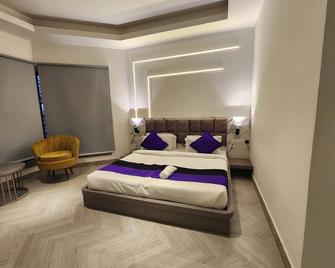 Hotel Square 9 Inn - Gurugram - Soveværelse