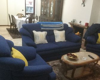 Charming large family apartment - Bragança - Wohnzimmer