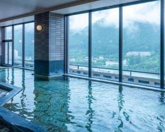 Sasara Gero Hot Springs - Gero - Alberca