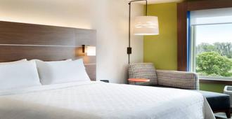Holiday Inn Express & Suites Raleigh Airport - Brier Creek - Raleigh - Bedroom