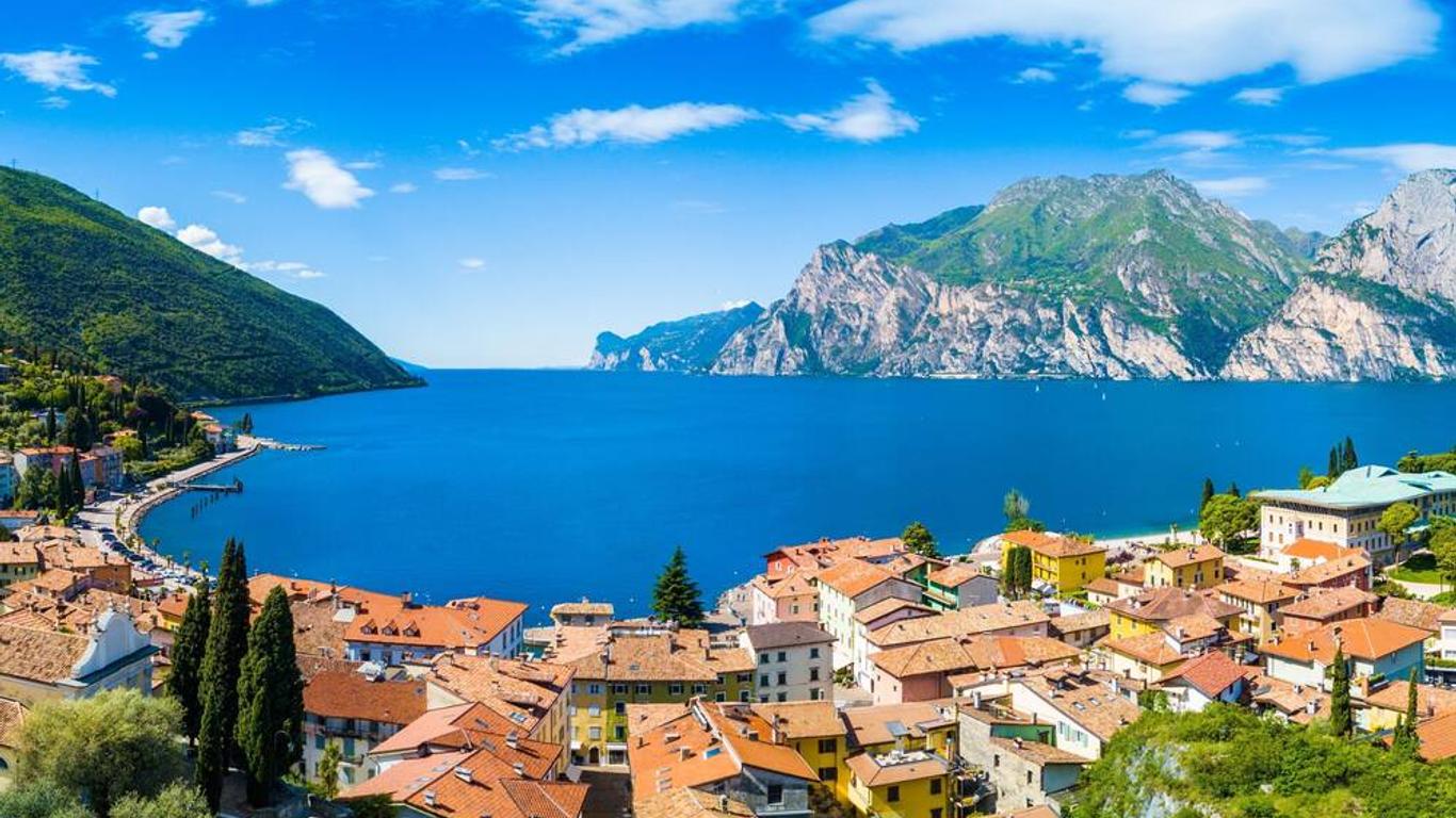 Lake Hotel Ifigenia
