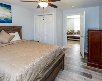 Bungalow on the Row - Madison - Bedroom