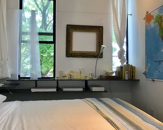 Bushwick Dream 2br-Design+kitchen+color+modern+light. A Place To Enjoy Yourself! - New York - Soveværelse