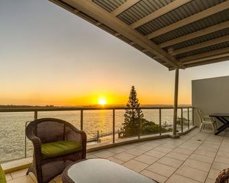 Riverside Holiday Apartments - Ballina - Balkon
