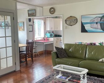 Nana's House in the heart of Brookings Oregon - Brookings - Sala de estar