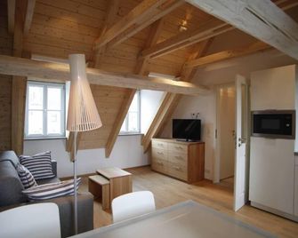 refurbished single monument built in 1898 - Bamberg - Living room