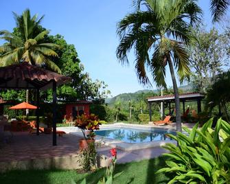 Manati - Finca Hotel - La Mesa - Pool