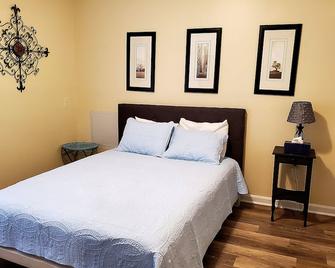 Your Kentucky Home Away From Home - Shelbyville - Bedroom