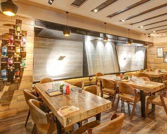 Hotel Kalatit International - Jamnagar - Restaurante