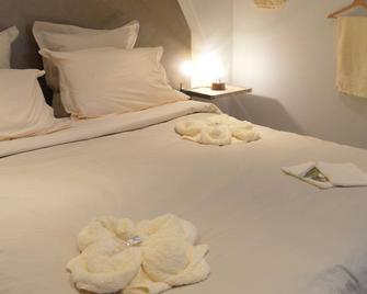 Bed and breakfast in Hautvillers, cradle of champagne (5min. Epernay, 15min. Reims) - Hautvillers - Habitación