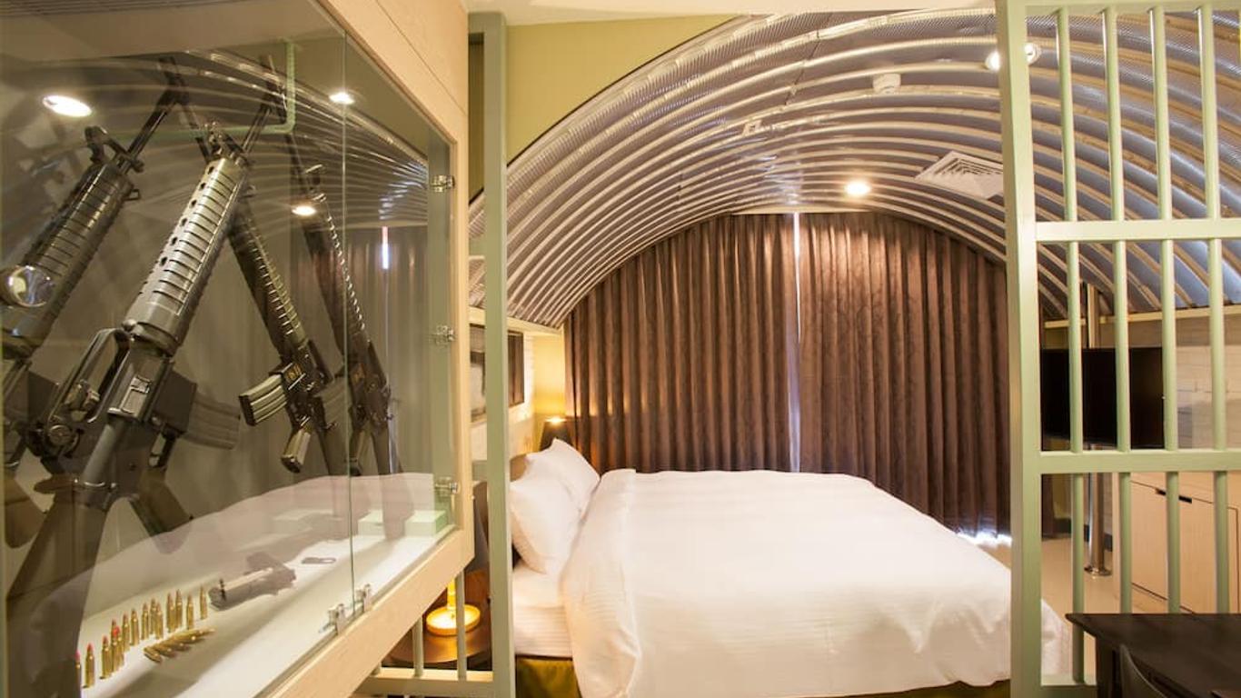 823 Tourist Hotel