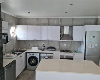 Point Village Accommodation - Santos 23 - Mossel Bay - Kuchyň