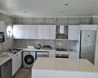 Point Village Accommodation - Santos 23 - Mossel Bay - Küche