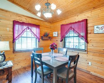 Kilgore Gem: Pet-Friendly Cabin w/ Duck Pond! - Kilgore - Eetruimte