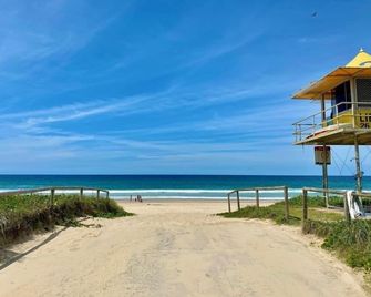 El's Beachfront Marcoola - Hot Tub 1 min to Beach - Marcoola - Beach