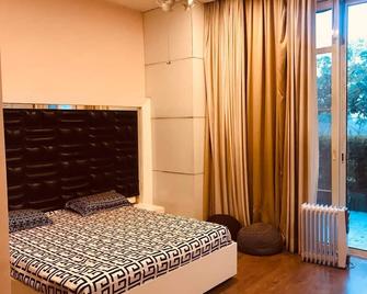Luxurious 4 Bhk Villa near Lake shore - Ludhiāna - Bedroom