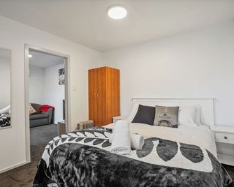 Arawata Retreat - Queenstown Mountain Serenity - Queenstown - Bedroom