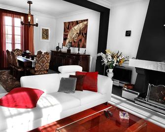Le Cherche Midi Guest Rooms Equipped Kitchen Large Garden Secure Parking - Albi - Sala de estar