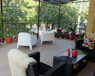 Na Kalinina Guest House - Sotschi - Balkon