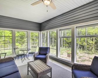 Door County Family Home 3 Mi Whitefish Dunes - Sturgeon Bay - Living room