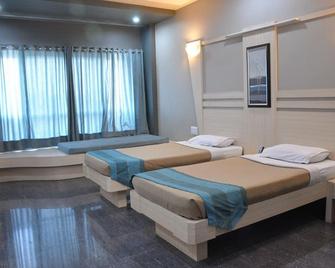 Lotus Hotel - Solāpur - Bedroom