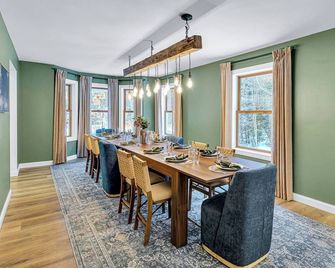 Hemlock Drift | Pond, Sauna, Hot Tub & Arcade Room - Mosinee - Comedor