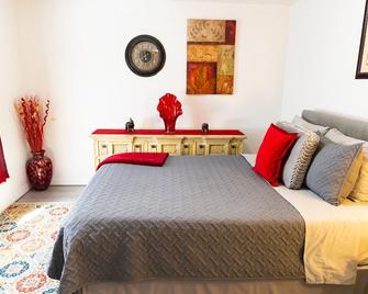 Quiet Neighborhood Home With Excellent Views And Nearby Attractions - Cedar City - Bedroom