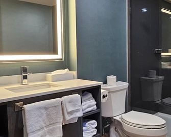 Vittoria Hotel & Suites - Niagara Falls - Bathroom