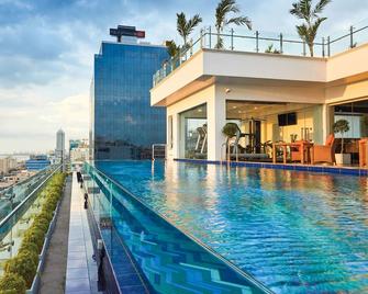 Mandarina Colombo - קולומבו - בריכה