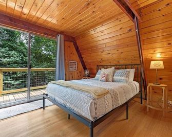 Unique & Cozy A-Frame Getaway - Lake Geneva - Bedroom