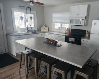 Point Clark Cottage Getaway - Kincardine - Keuken