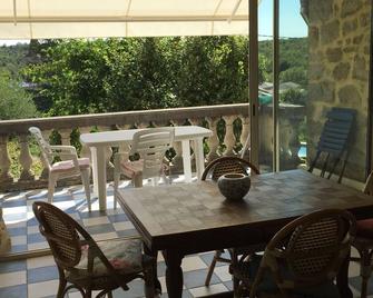 Beautiful old house in the village with garden and swimming pool - Saint-Paul-le-Jeune - Balkon