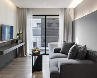 Lilit Bang Lumphu Hotel - Bangkok - Living room