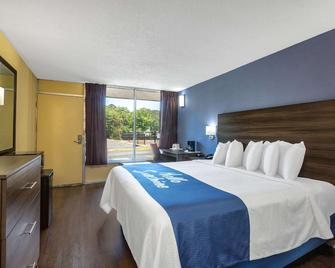 Red Roof Inn Hampton - Hampton - Bedroom