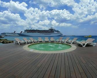 Grand Park Royal Luxury Resort Cozumel--All-inclusive - كوزوميل - حوض السباحة