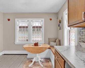 Gnome Sweet Home! Camelback Home w/ Hidden Gnomes! - Tannersville - Essbereich