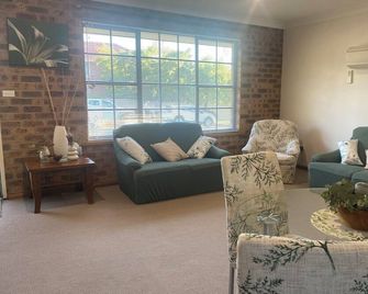 Stay on Lachlan - Cowra - Wohnzimmer