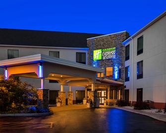 Holiday Inn Express & Suites Great Barrington - Lenox Area By IHG - גרייט ברינגטון - בניין
