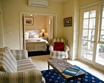 Two-Bedroom Apartment with Spa Bath Yarra valley - ヤラ・グリン - リビングルーム
