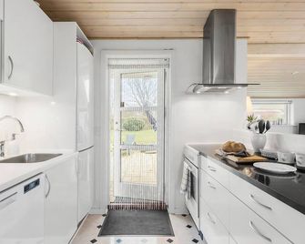 Amazing Home In Faaborg With Wifi - Faaborg - Kitchen