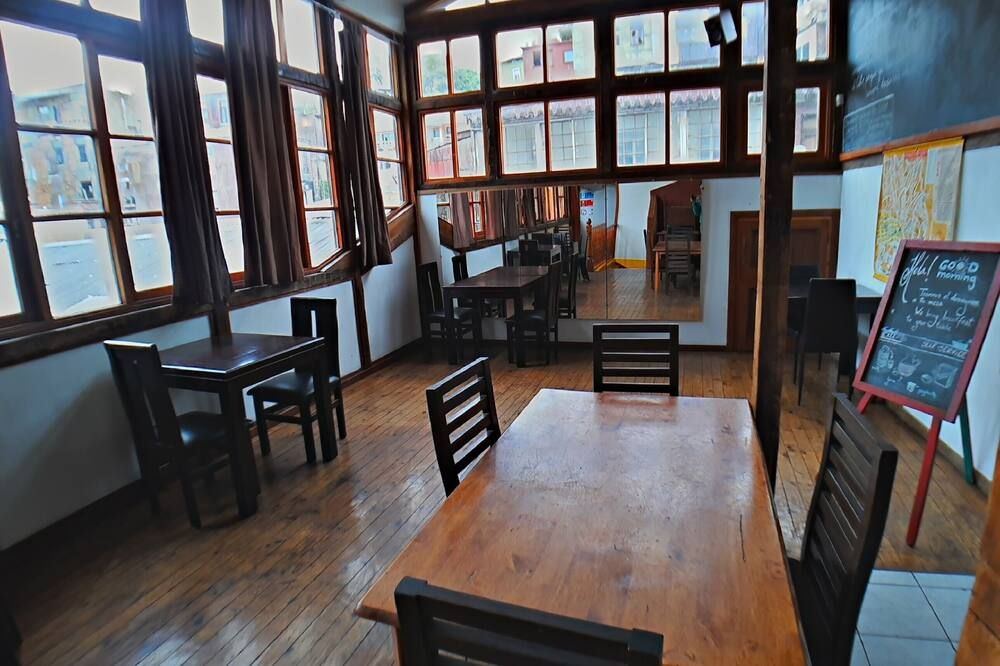 ماكي هوستلز آند سويتس فالبارايسو - فالبارايسو - مطعم