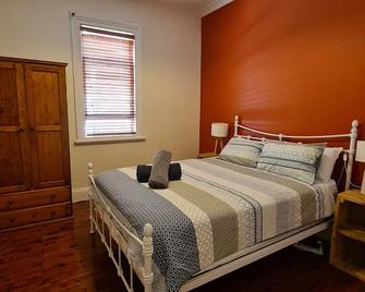 Arden on McLachlan - Orange - Bedroom