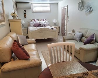 Bed And Breakfast - 도라크리크 - 거실