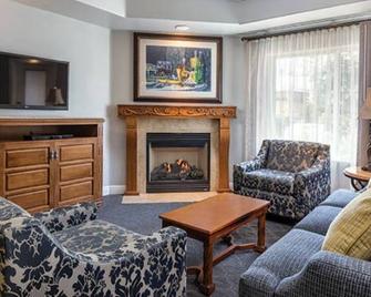 \t\nVino Bello Resort Two Bedroom dec 21 - 25 2023 - Napa - Living room