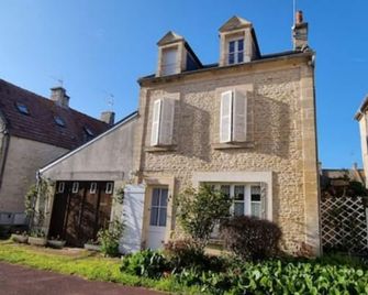 Maison de vacances bord de mer Normandie plage du débarquement proche Caen - Bernières-sur-Mer - Bâtiment
