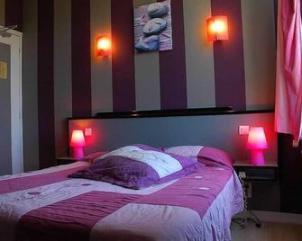 Le Relais Des 5 Chateaux - Meyrals - Bedroom